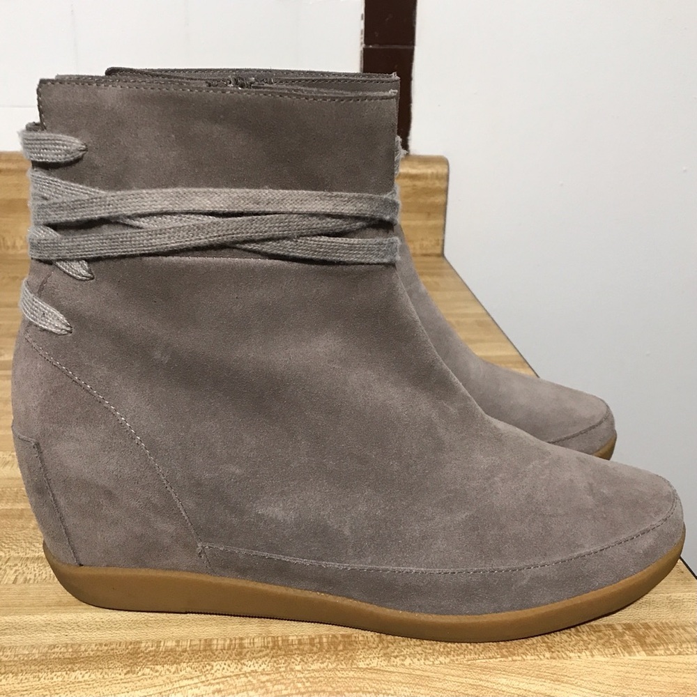 Shoe The Bear Emmy Star Suede Wedge Size 9/9.5 (41)